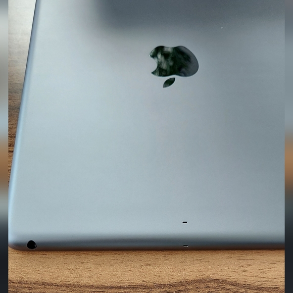 Apple iPad Air 1st Gen 9.7" 16GB Wi-Fi (Space Gray) - MD785LL/B, Factory Reset - Picture 7 of 10
